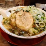 中華そば 朱三園 - 叉焼ホロホロしてて旨い！