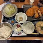 まるかつ - とん汁（小）定食＋アジフライ＋シイタケの肉詰め