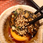 大戸屋 - ひじき入り鶏つくね（卵黄入りのタレを絡めて…）