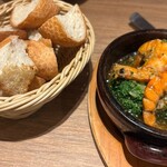 ピアンタ 王子店 - 丸々有頭エビとブロッコリーのアヒージョ