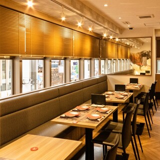 ソファー席からは帯屋町アーケードを見下ろすことができます！
よさこい期間は特等席