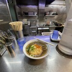 立喰うどん・そば　大和庵 - 左手奥に揚げもんあり