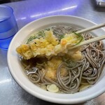立喰うどん・そば　大和庵 - 分厚いかき揚げが出汁にピッタリ٩(^‿^)۶
