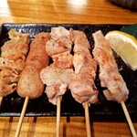 居酒屋 晴れ舞亭 - 焼き鳥5種盛り合わせ：890円+税