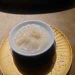 北新地 ふか - 活〆　カワハギの大籠包