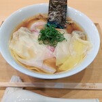 飯田商店 - わんたん入りしょうゆチャーシュー麺