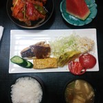 なが坂 - 本日のランチ定食。お魚と野菜のトマト煮込み。