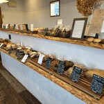 天然こうぼぱん とことこ - カウンタ〜に、ズラッと並んだパン屋♪(´ε｀ )