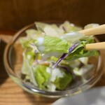 キッチン ブルー グローブ - サラダをいただき