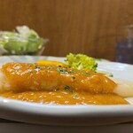 キッチン ブルー グローブ - 横から、蟹フレークがソースと絡みます