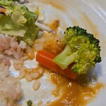 キッチン ブルー グローブ - ポワレには人参とブロッコリーを添えて