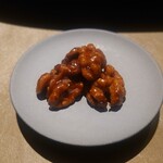 北新地 ふか - マデラ酒のクルミ飴菓子