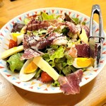 バル ババ - スペイン産生ハムとチーズのサラダ。生ハムが美味しかったです。