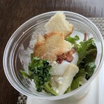 シェフズ ライブ キッチン - 半熟卵とベーコンのシーザーサラダ