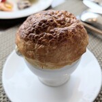 シェフズ ライブ キッチン - クラムチャウダー風パイ包み焼きスープ