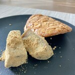 菓匠庵　すゞや - 料理写真:くろがねもち＆松皮