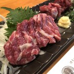 博多もつ鍋 たじまや - 馬刺し盛り合わせ（霜降り）