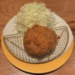 銀座とんかつ檍 銀座4丁目店 - 数量限定牛肉コロッケ