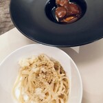 グラスコート - パルミジャーノ・レッジャーノパスタと牛タンのデミグラスソース