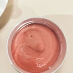 グラスコート - いちごアイスをひと口奪い取る、さっぱり美味しい