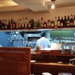 ARCACHON - 入店すると、ご主人は既に頑張ってました。