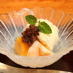 味工房まんま - デザートは桃と夕張メロン