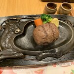 さわやか 浜松鴨江店 - この状態から店員さんにカットしていただき仕上げ焼きをしてもらう