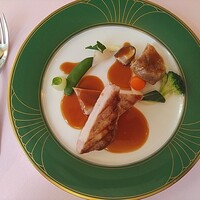 シェムラブルリス - 本日の逸品　肉料理:豚肉の米味噌とシャンパーニュソース。味噌とシャンパーニュの甘味、酸味とコク、赤身の旨味、脂が素晴らしいバランス。これは本当に美味しかったです。