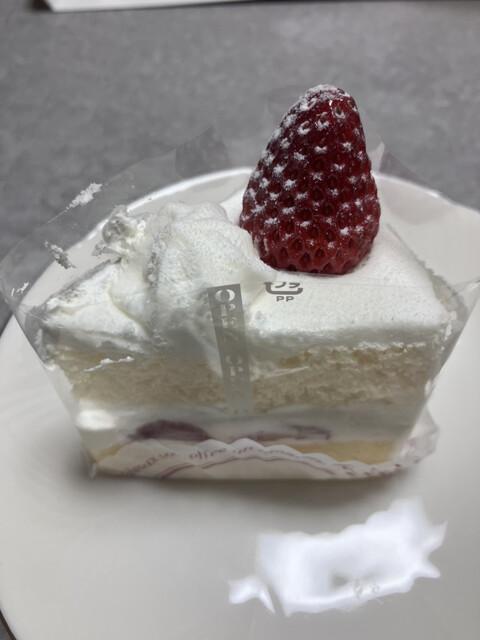 19日締め切り　緊急値下げ　枚数相談可能　1枚650円　レストランプラザ札幌　16枚　16000→10000円　忘年会やコートドールでのクリスマスケーキも購入可能 19日締め切り 緊急値下げ 枚数相談可能 1枚650円 レストランプラザ札幌