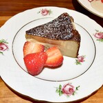 創作料理Ryota  - ・ローストピスタチオのバスクチーズケーキ