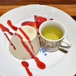 創作料理Ryota  - ・グリーンコーヒーのパンナコッタ朝摘みオリーブオイルのソース