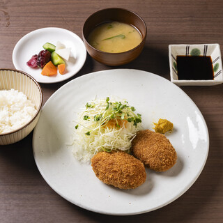 一番人気！メンチカツ定食◆れすとらん仔馬のハンバーグタネ使用