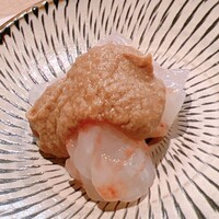 豊鮨 - 増毛のボタン海老。頭肉と頭の味噌のせです