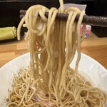 煮干らーめん 川むら - 麺リフトしながら、ずっと大将と話をしていた…