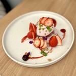 あおとあか - 苺のパブロバ