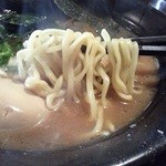 石川家 - 麺リフト。