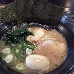 石川家 - ラーメン（750円）＋煮玉子