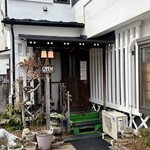 熊ヶ井旅館食堂 - 建物の左側にある食堂の入り口