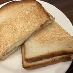 ジョナサン - 料理写真:ベーコンサンドモーニング(税込549円)