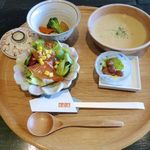十勝川温泉 三余庵 - 〈朝食の洋食〉温野菜・コーンスープ・スモークサーモンサラダ・大正金時の薩摩芋クリーム
