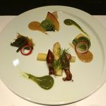 十勝川温泉 三余庵 - 〈前菜〉帆立・山葵チーズ・酪佳・蕨・人参・蛍烏賊・ホワイトアスパラ・こごみ・ごまソース・木の芽味噌