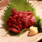 創作串揚げ・山賊焼き 恵比寿大黒天 - 郷土料理の馬刺し