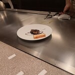 日比谷 モンシェルトントン - フォアグラの鉄板焼です。