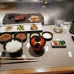 日比谷 モンシェルトントン - 熊本県産の和王のサーロイン、焼野菜の茄子、玉ねぎ、アスパラガス、魚沼産コシヒカリご飯、お味噌汁です。