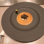 日比谷 モンシェルトントン - ピクルスと、キャビアのじゃが芋クレープです。