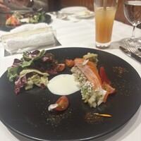 代官山ASO チェレステ 日本橋店 - 前菜信州サーモンのマリネ 香り米のサラダ
                    ヨーグルトのソース