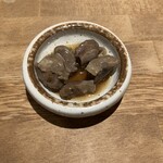 炭火やきとり 樹 - お通しの砂肝煮美味しかった