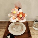 cafe days - アートすぎる梅のパフェは中枢部にカリカリ梅が隠されていました!