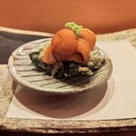 秋田 てんぷら みかわ - ⑦生ウニを海苔天に乗せて