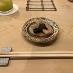 鮨 しゅん輔 - 炙った平貝とノリの佃煮